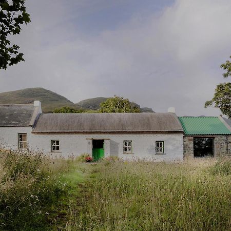 Secluded Thatched Cottage, Near Beaches & Hill Walking Rashenny Esterno foto