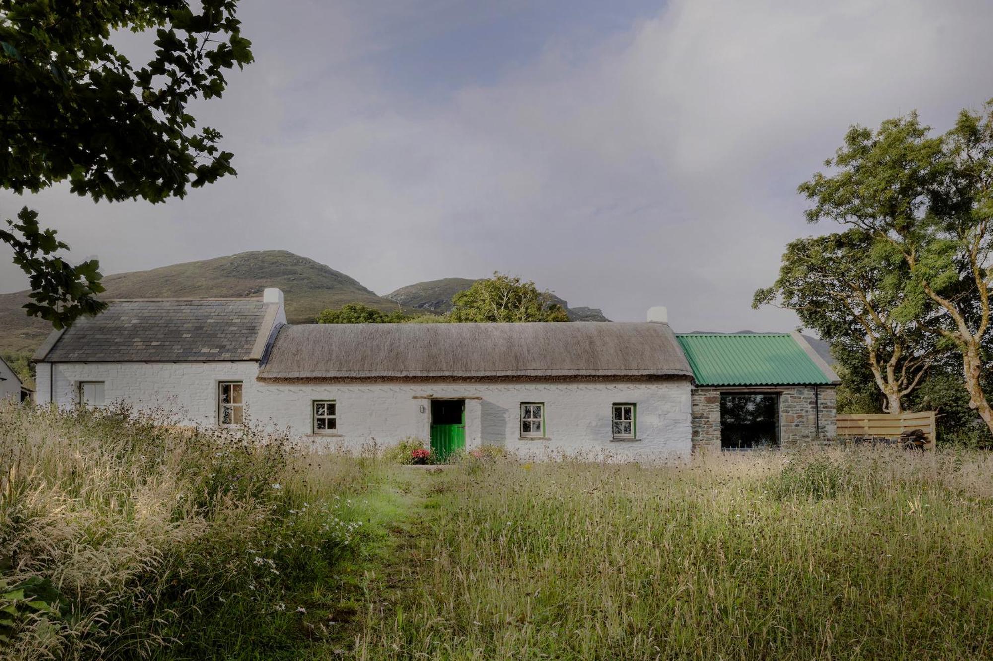 Secluded Thatched Cottage, Near Beaches & Hill Walking Rashenny Esterno foto